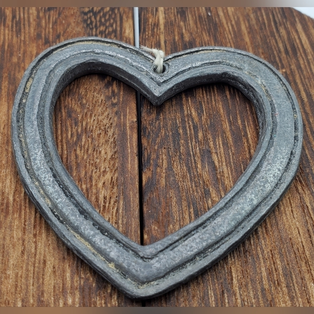 Black heart framed necklace pendant